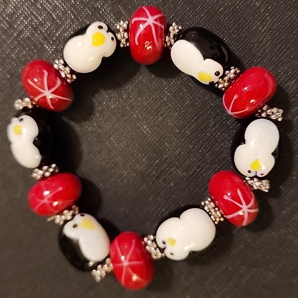 Large Lampwork Penguin Glass Stretch Bracelet - Picture 8 of 8
